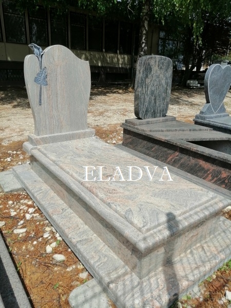 
Juparana Colombo exkluzív szimpla gránit síremlék,borított járdával, faragott 
