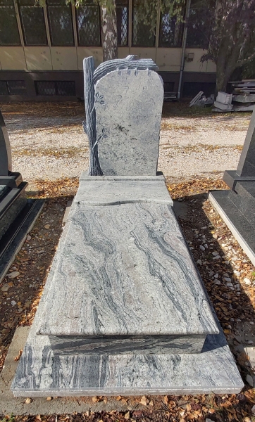 
Bianco Kinava, különleges szimpla gránit síremlék, borított járdával, 5-3-as íves fedéssel, faragott fás emlékkel.AKCIÓS SÍRKŐGYK/10  
