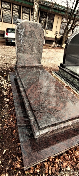 Gyömrői kirakati sírkövek