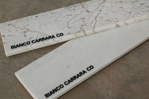 Bianco Carrara márvány párkány 3 cm vtg. 0-15 cm