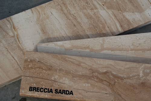 Brecchia Sarda mészkő párkány 2 cm vtg. 35 cm